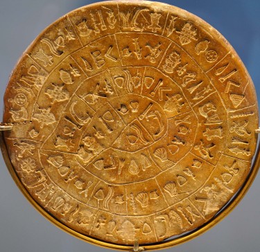 Phaistos disc (Heraklion Archaeological Museum), Knossos (Bernard Gagnon - CC-BY-SA 3.0)